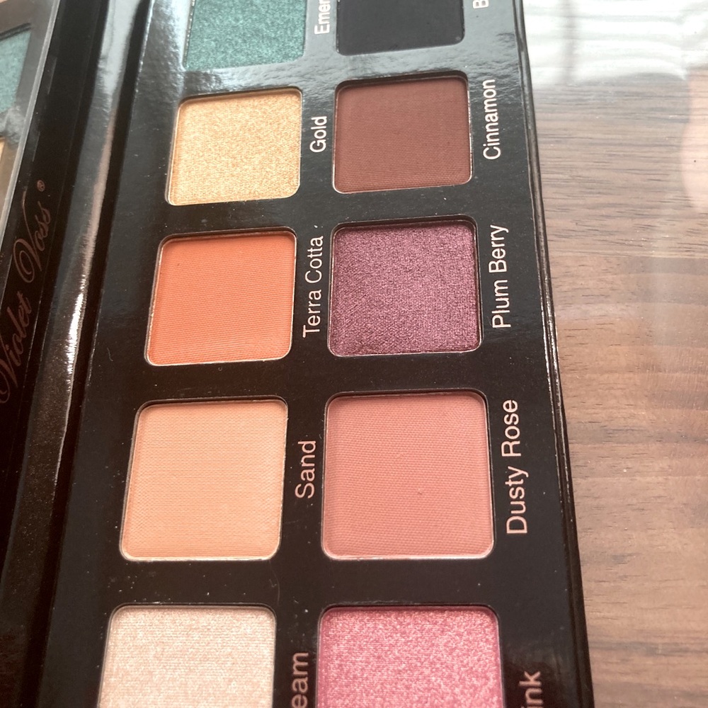 NEW Violet Voss Essentials Eyeshadow Pallet